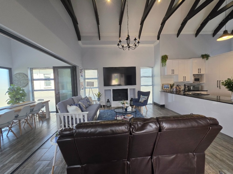 2 Bedroom Property for Sale in Outeniquasbosch Western Cape
